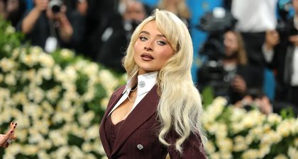 Suit Tanpa Celana Sabrina Carpenter di MET Gala 2025