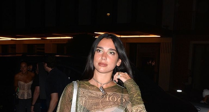 Dua Lipa Terlihat Kaya Raya Lewat Atasan Bermotif Uang dan Celana Pendek Biker