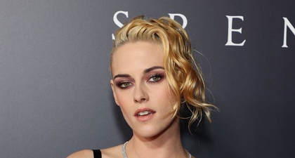 Tampilan Kristen Stewart Sebagai Putri Goth di Red Carpet Film "Spencer"