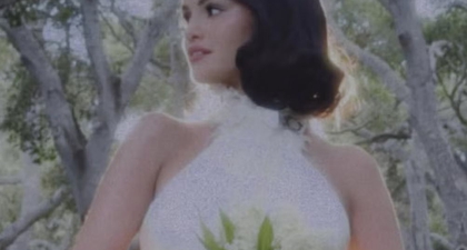 Detail Penampilan Tata Rambut Selena Gomez untuk Pernikahannya yang Memancarkan Aura Old Hollywood