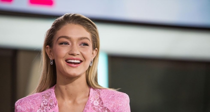 Gigi Hadid Membagikan Foto Perut Hamilnya di Instagram