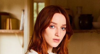 Phoebe Dynevor dari Bridgerton Bagi Cerita Tentang Perjalannya Menuju Ketenaran