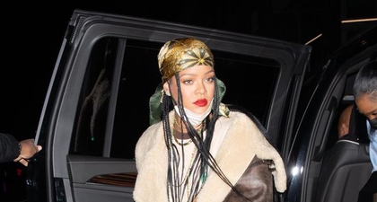 Rihanna Padu Padankan Jaket Aviator dari R13 dengan Rok Mini