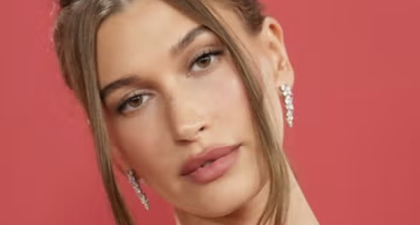 Hailey Bieber Membagikan Video Singkat dan Menggemaskan Baby Jack yang Bermain Sepak Bola