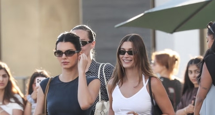 Kendall Jenner dan Hailey Bieber Tampil Serba Netral dan Minimalis