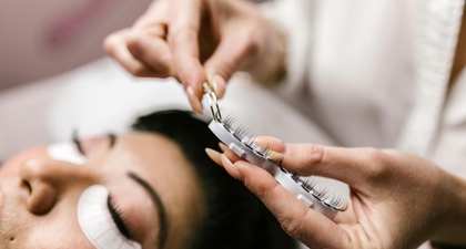 Cara Menghilangkan Lem Bulu Mata dengan Aman dan Efektif