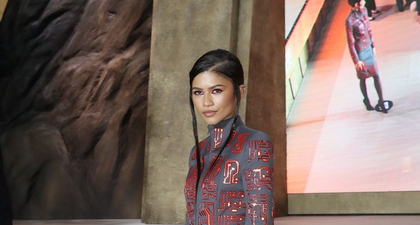 Zendaya Kenakan Busana Berdetail Motherboard Komputer saat Hadiri Premier Film Dune 2 di Korea&nbsp;