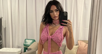 Megan Fox Bergaya Punk Serba Pink, Lengkap dengan Aksesori Choker