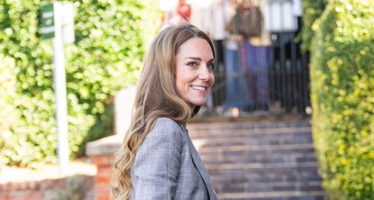 Putri Kate Memadukan Setelan Santai dengan Paduan Nuansa Hitam yang Effortless