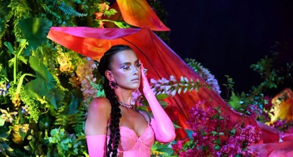 Pesona Irina Shayk Dalam Balutan Serba Pink di Savage x Fenty
