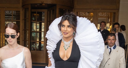 Priyanka Chopra Membawa Kemewahan Era Elizabeth yang Menakjubkan ke Paris