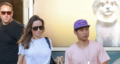 Tampilan Kasual Angelina Jolie Saat Sedang Berbelanja dengan Putranya, Pax