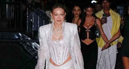 Pakaian Ulang Tahun Gigi Hadid Meliputi Korset dan Celana Renda Tipis