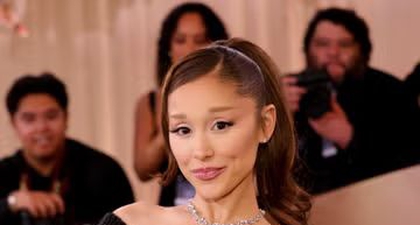 Ariana Grande Beri Penggemar Sekilas Tampilan Rambut Alaminya dalam Video Candid Terbaru