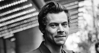 Simak Reaksi Harry Styles Mencukur Habis Rambutnya!