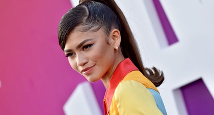 Zendaya Bergaya ala Lola Bunny di Pemutaran Film Space Jam Mengenakan Moschino Fit Penuh Warna&nbsp;