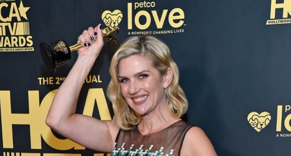 Rhea Seehorn Mengenakan Gaun Rancangan Sebastian Gunawan di Ajang Internasional Hollywood Critics Association Awards