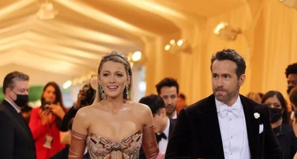 Tampilan Met Gala Blake Lively dengan Pita Raksasa, Bahkan Ryan Reynolds Terkejut!