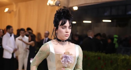 Billie Eilish&nbsp;Bergaya Seperti Aristokrat Punk di Met Gala