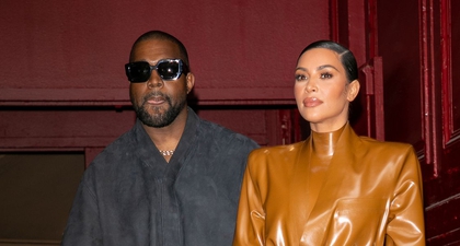 Kim Kardashian Membalut Kepala Sampai Ujung Kakinya dengan Busana Balenciaga di Pesta Kanye West