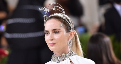 Emily Blunt Akan Menjadi Pembawa Acara CFDA Fashion Awards 2021