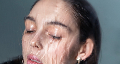 Kenali Perbedaan Facial Wash dan Facial Foam, dan Kapan Harus Dipakai?