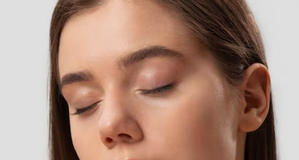 Cara Pakai Lip Serum yang Benar agar Bibir Tetap Lembap Sepanjang Hari