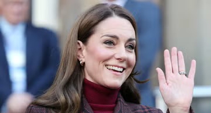 Seragam Kerja Putri Kate Middleton: Mantel