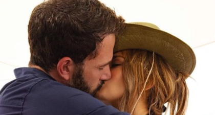 J.Lo Resmikan Hubungannya di Instagram Bersama Ben Affleck Pada Ulang Tahunnya yang ke-52