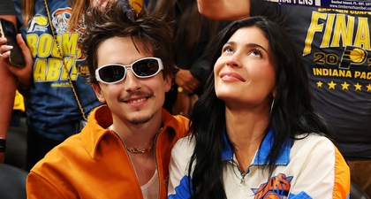 Kylie Jenner dan Timoth&eacute;e Chalamet Kompak dengan Gaya Serasi di Pinggir Lapangan Knicks