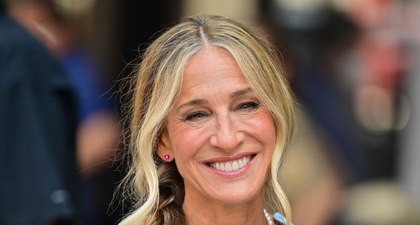 Penggemar Kecewa Saat Lihat Sarah Jessica Parker yang Memerankan Carrie Bradshaw Pakai Dress dari Forever 21