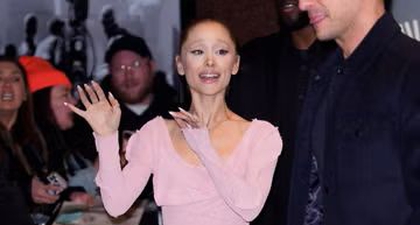 Ariana Grande Tampil Bergaya Glinda Lewat Gaun Bernuansa Balet yang Memiliki Warna Kontras