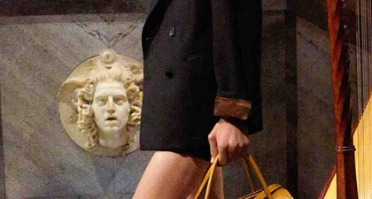 Onitsuka Tiger Resmi Gandeng Versace dalam Kolaborasi Ikonis