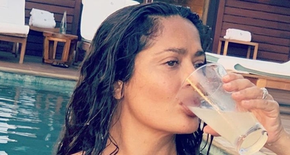 Dibalut Busana Rancangan Gucci, Salma Hayek Tampil Memukau Ketika Meminum Segelas Limonade