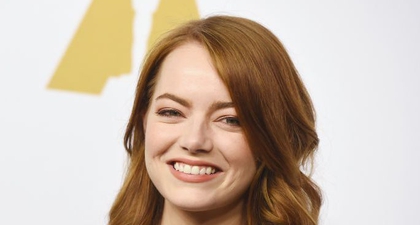 Emma Stone Sedang Mengandung Anak Pertamanya Bersama Sang Suami, Dave McCary