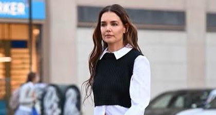 Katie Holmes Sukses Padukan Gaya Preppy dan Motorcore dengan Sempurna