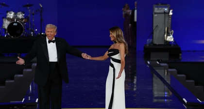 Melania Trump Padukan Gaun untuk First Dance dengan Kalung Tebal