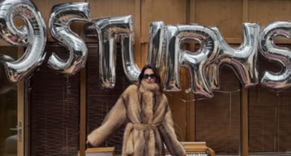 Mantel Faux Fur Spektakuler Dua Lipa Hadirkan Nuansa Mob Wife Winter