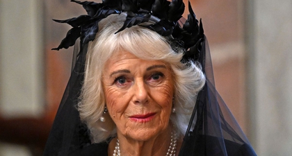 Ratu Camilla Kenakan Kerudung Bermotif Daun Saat Bertemu Paus Leo XIV&nbsp;