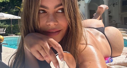 Sofia Vergara Berjemur Tanpa Atasan dalam Bikini Thong Hitam