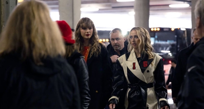 Taylor Swift Tiba di Pertandingan Penting Travis Kelce Bersama Sahabatnya