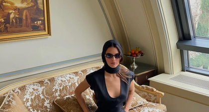 Aura Audrey Hepburn Ala Kendall Jenner Lewat Perpaduan Headscarf dan Kacamata Hitam