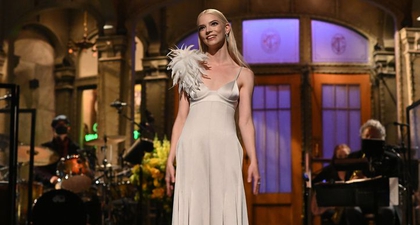 Simak Sederet Penampilan Anya Taylor-Joy yang Bernilai Fantastis ketika Menjadi Pembawa Acara di Saturday Night Lives Awal Pekan Ini