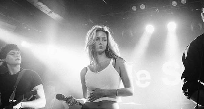 Apple Martin Mengikuti Jejak Ayahnya, Chris Martin Lewat Penampilan Musik Kejutan