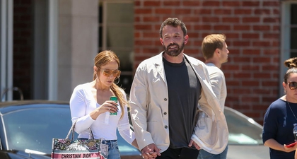 Jennifer Lopez dan Ben Affleck Tampak Sangat Mesra Ketika Sedang Membeli Mobil di Beverly Hills