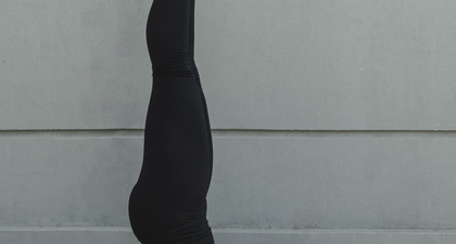 Ini Cara Melakukan Sikap Lilin untuk Kekuatan & Keseimbangan