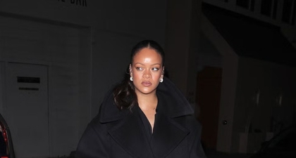 Rihanna Biarkan Mantelnya yang Bicara Saat Makan Malam Sendiri