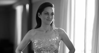 Begini Rumitnya Proses Di Balik Pembuatan Gaun Chanel yang dikenakan oleh Marion Cotillard saat Hadir di Festival Film Cannes 2021