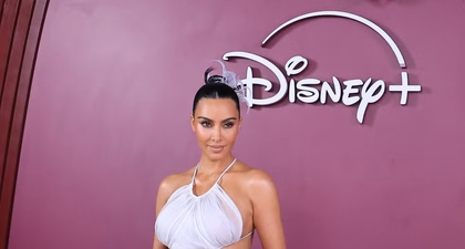 Kim Kardashian Kenakan Gaun Khusus yang Dibuat dengan Bulu dari Kipas Era Edwardian