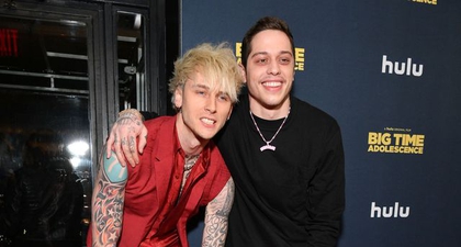 Reka Ulang Machine Gun Kelly Tentang Kencan yang "Buruk" dengan Kim Kardashian dan Pete Davidson